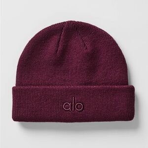 ALO Yoga Notable Beanie in Burgundy